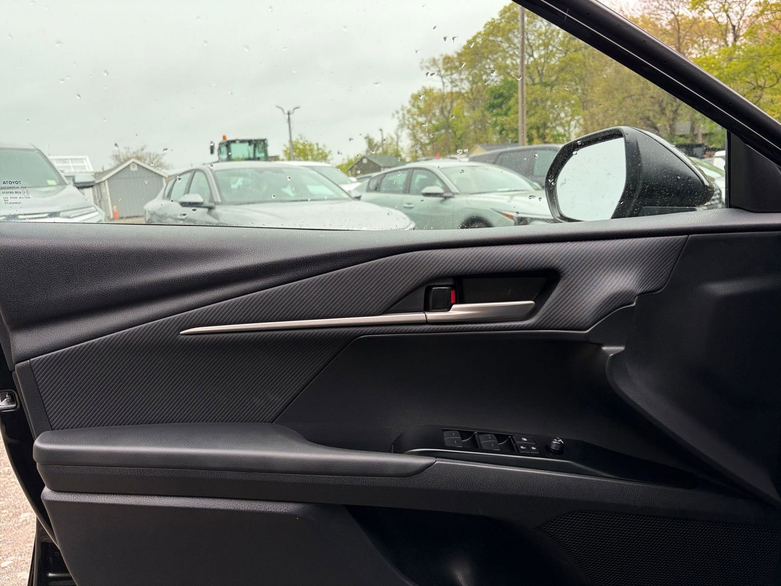 Used 2025 Toyota Camry SE FWD image 18