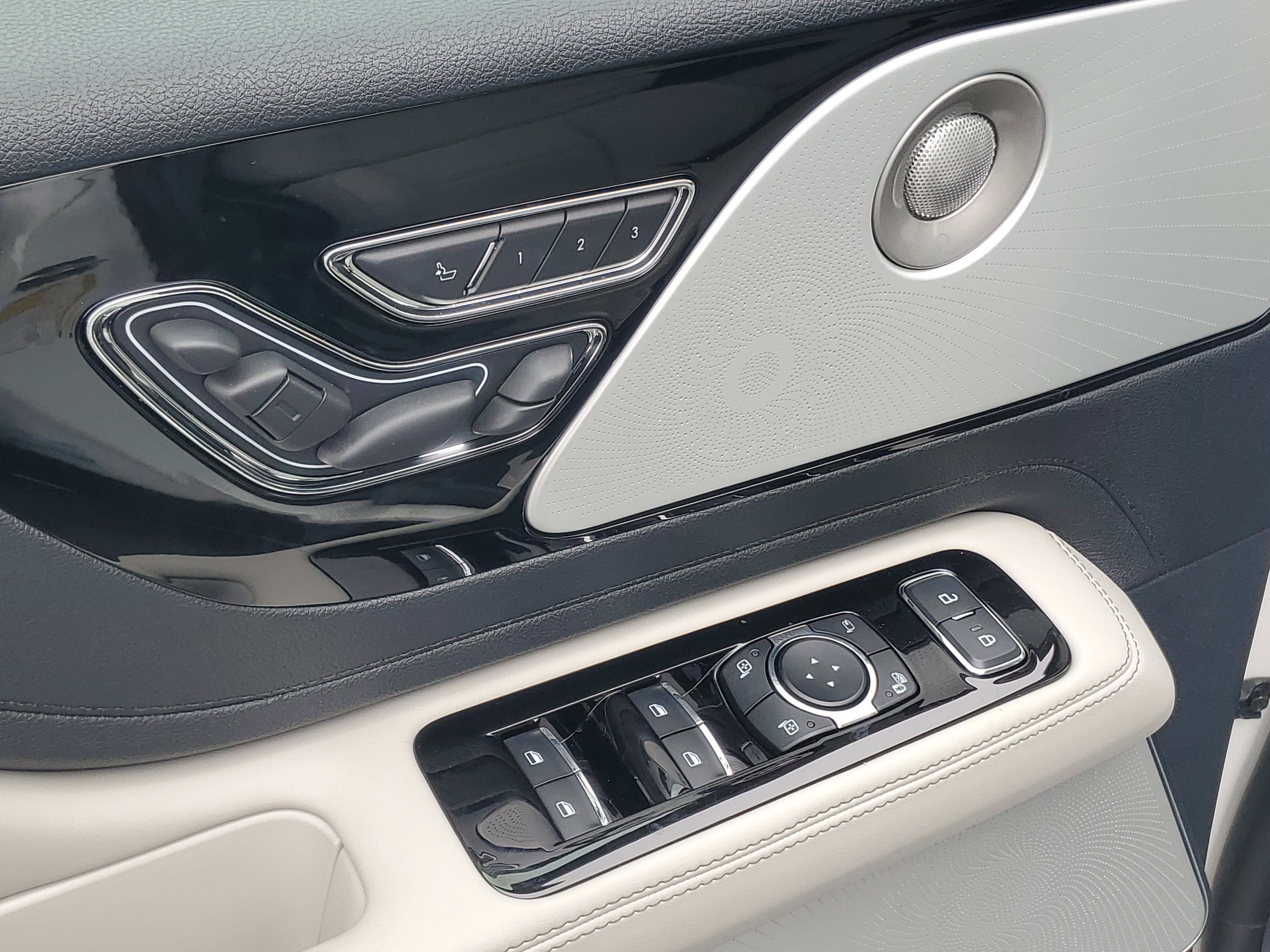 New 2026 Lincoln Aviator Reserve AWD/4WD image 9