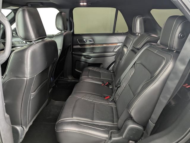 Used 2019 Ford Explorer Platinum image 16