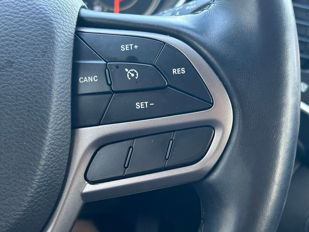 Used 2021 Jeep Cherokee Latitude Lux FWD image 36