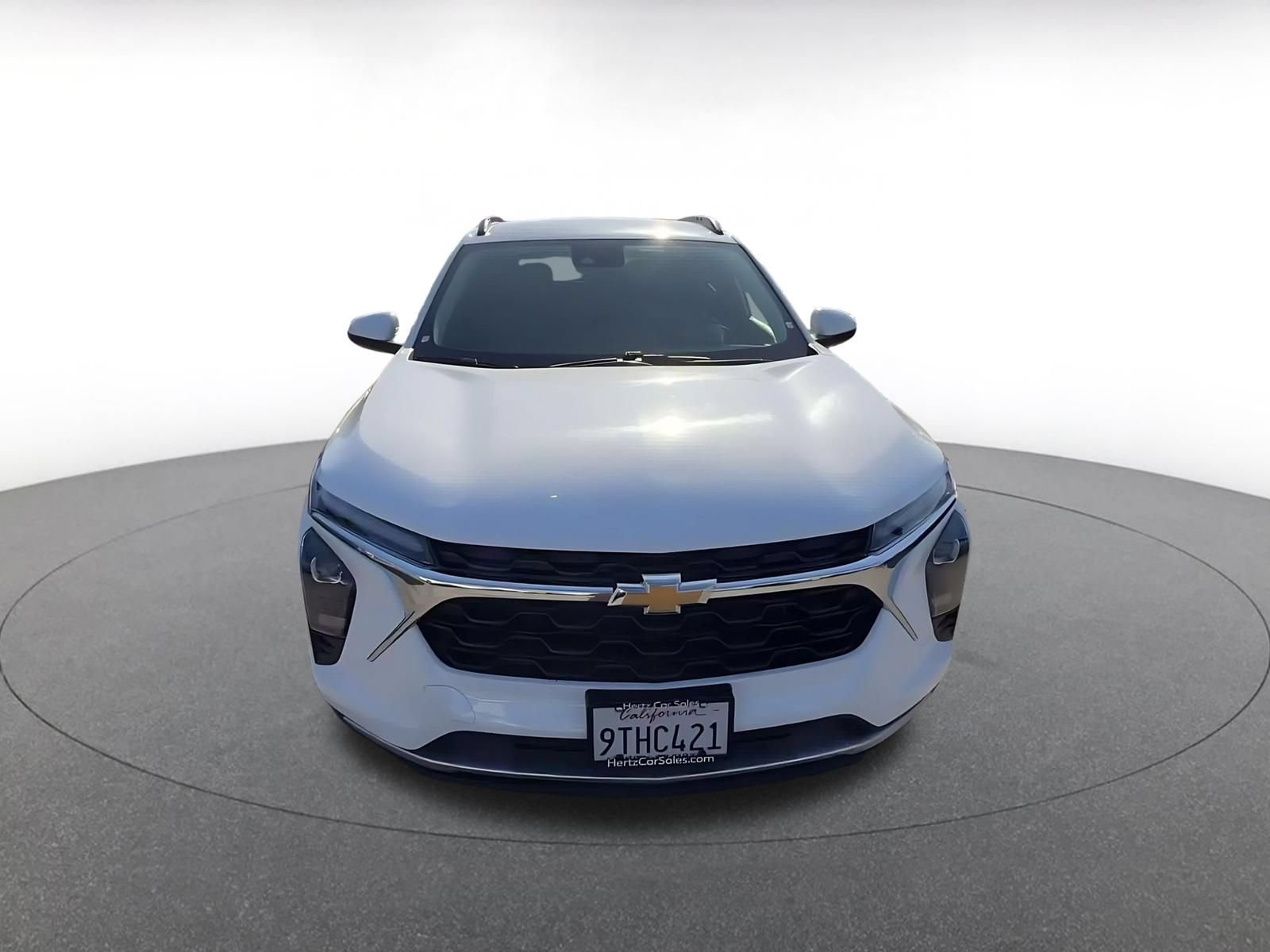 Used 2025 Chevrolet Trax LT FWD image 4
