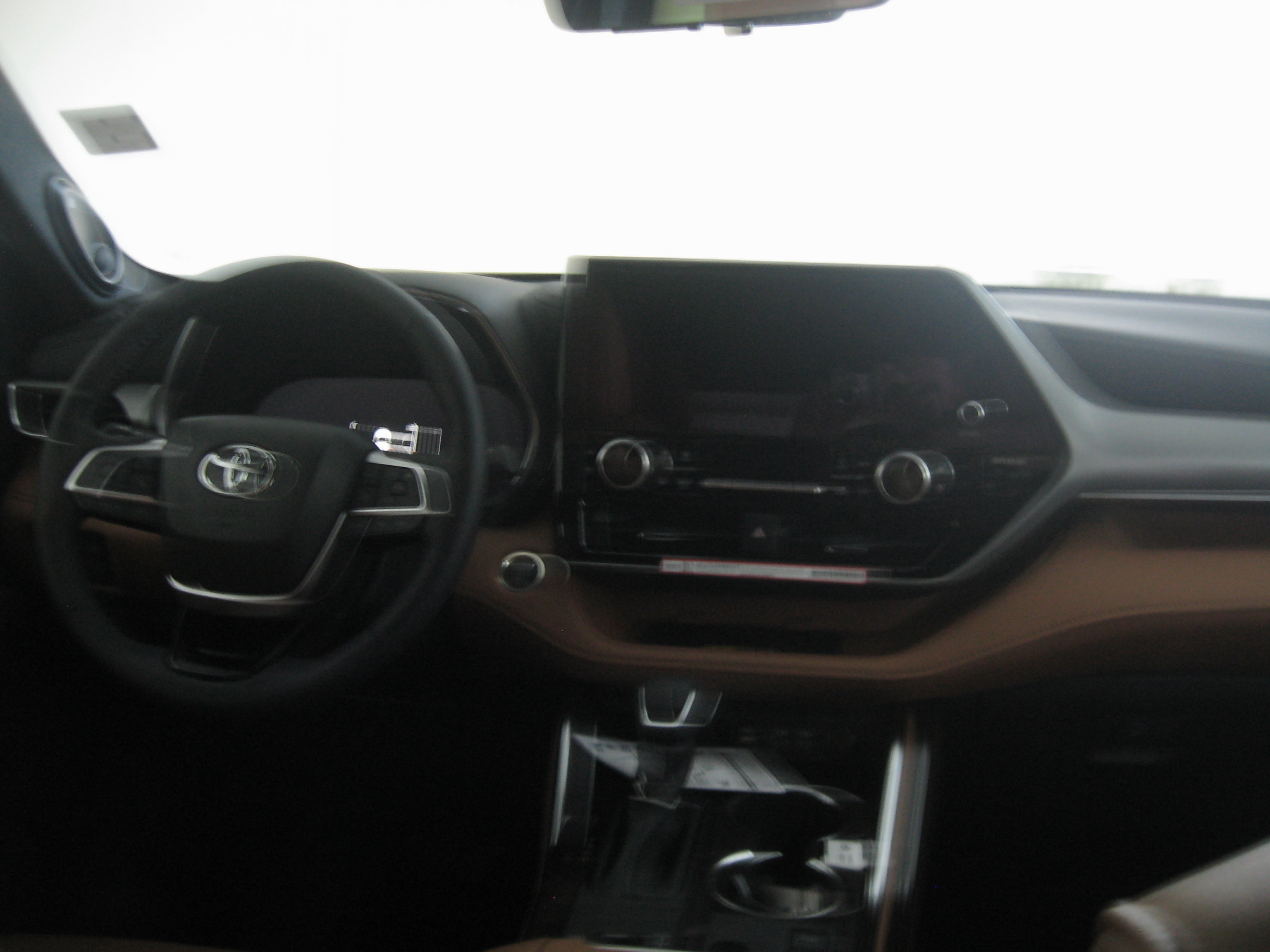 New 2026 Toyota Highlander Platinum image 2