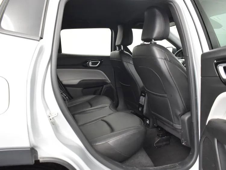 Used 2025 Jeep Compass Limited AWD/4WD image 18