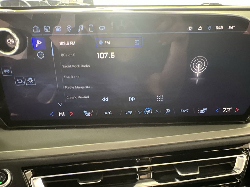 Certified 2025 Chevrolet Traverse LT w/ Sun and Wheel Package image 14