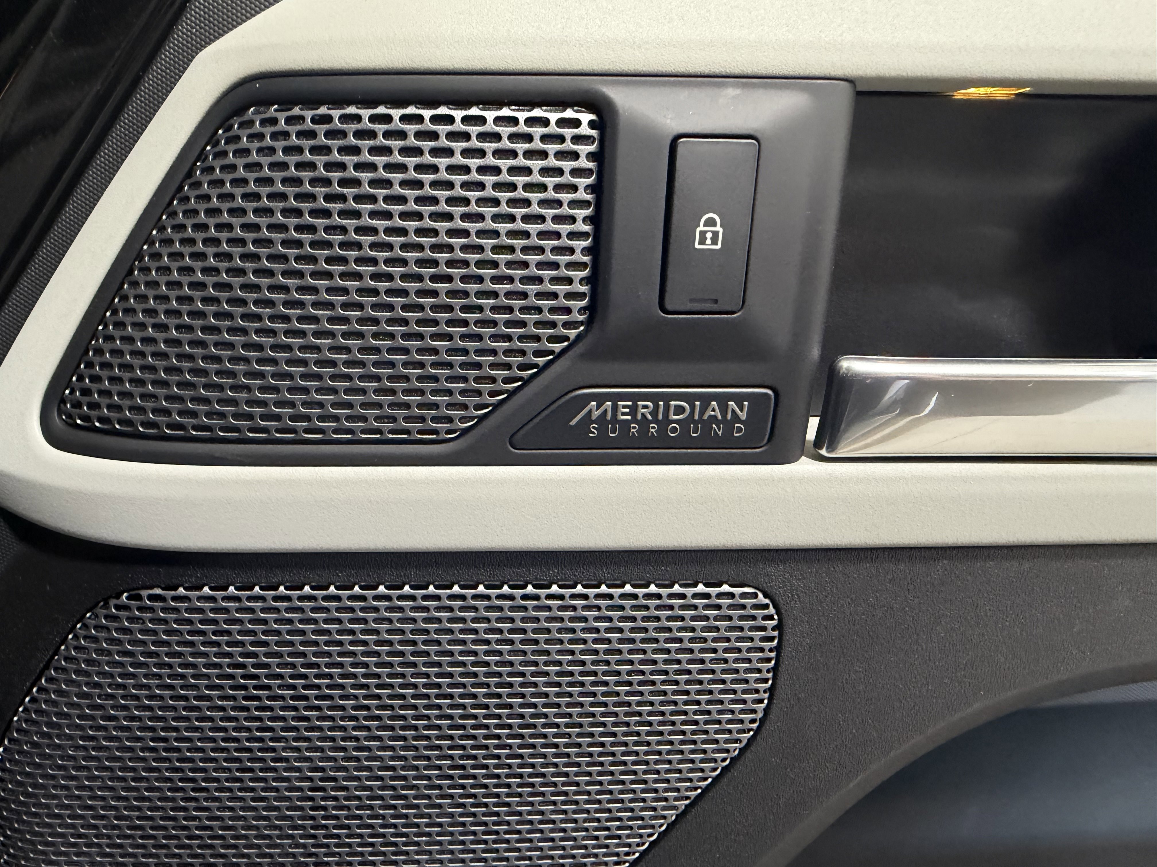 Used 2022 Land Rover Defender 110 X-Dynamic HSE AWD/4WD image 25