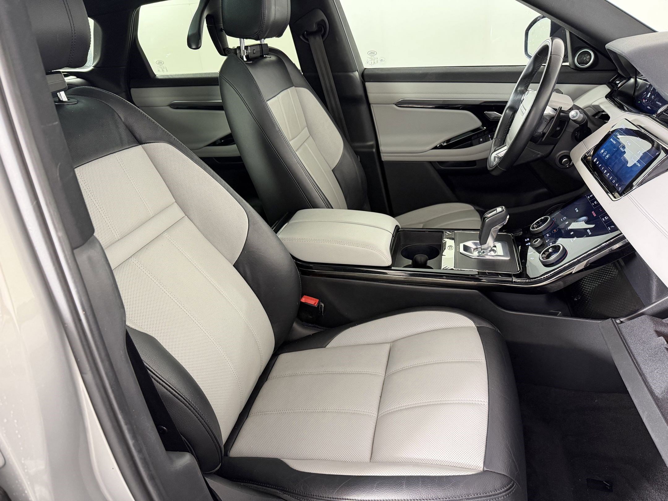 Used 2020 Land Rover Range Rover Evoque First Edition image 21