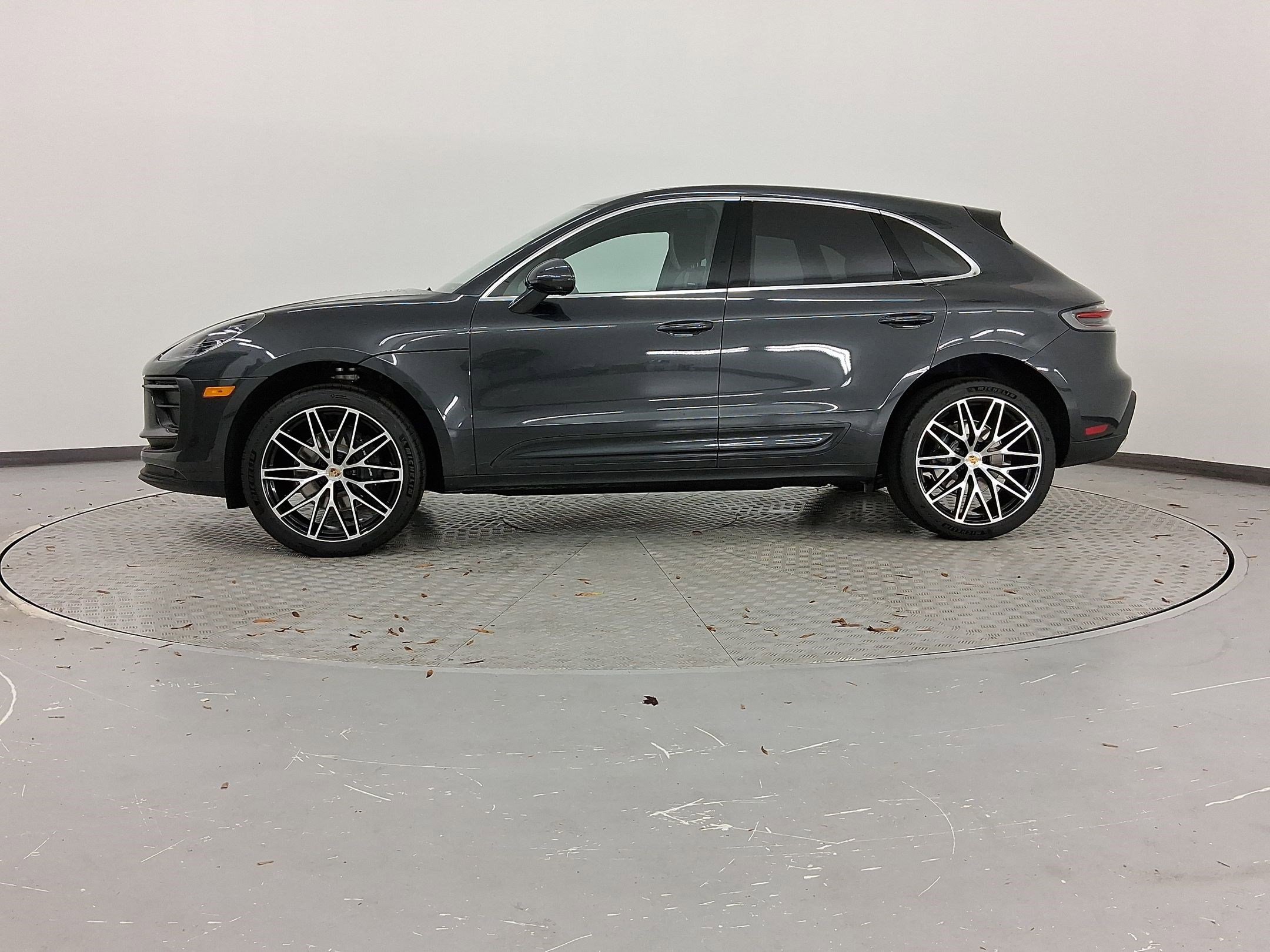 Used 2026 Porsche Macan image 2