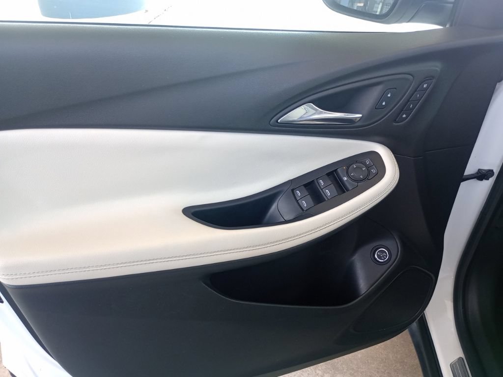 Used 2022 Buick Encore GX Essence w/ Advanced Technology Package FWD image 16