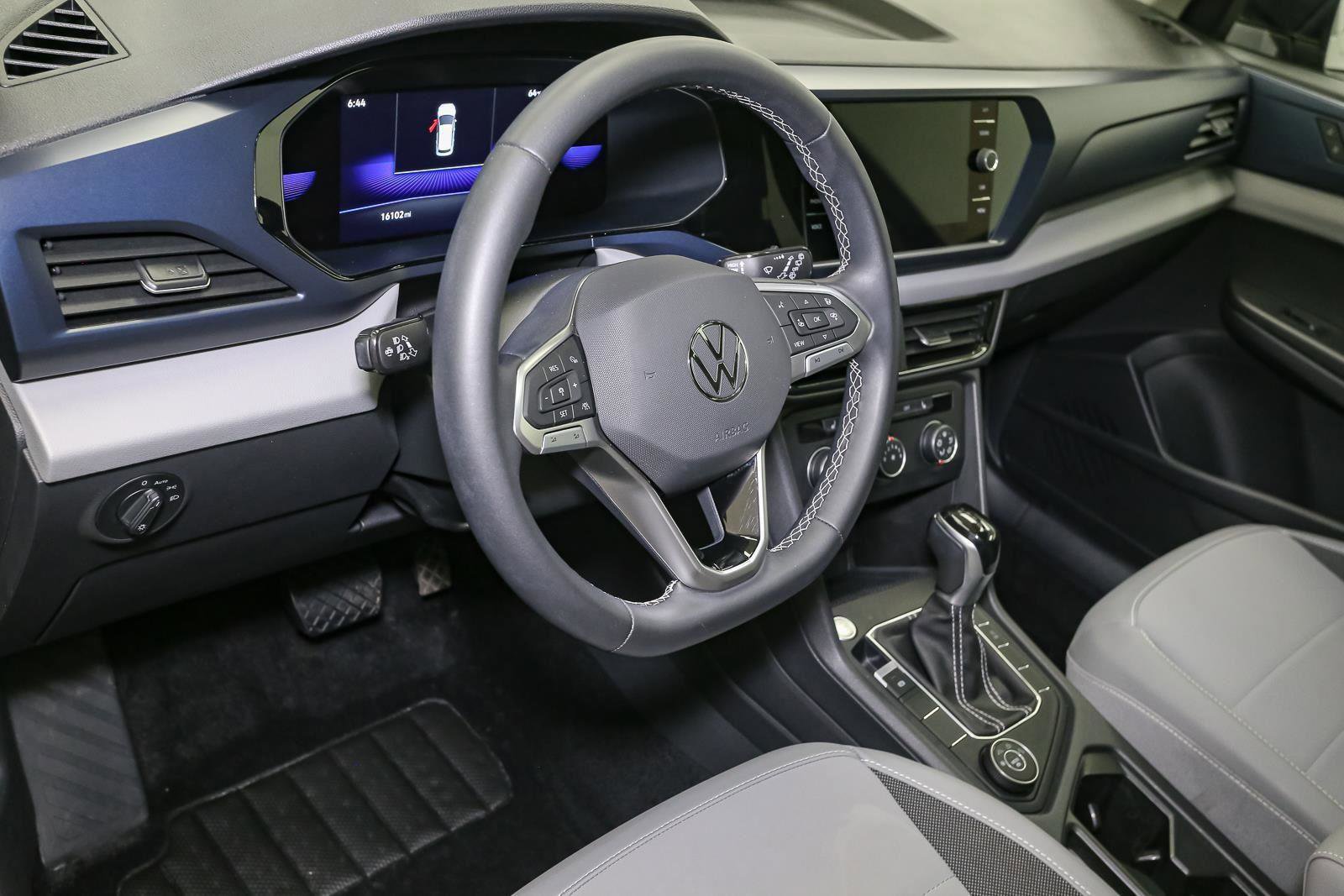 Certified 2022 Volkswagen Taos SE w/ Panoramic Sunroof Package AWD/4WD image 28