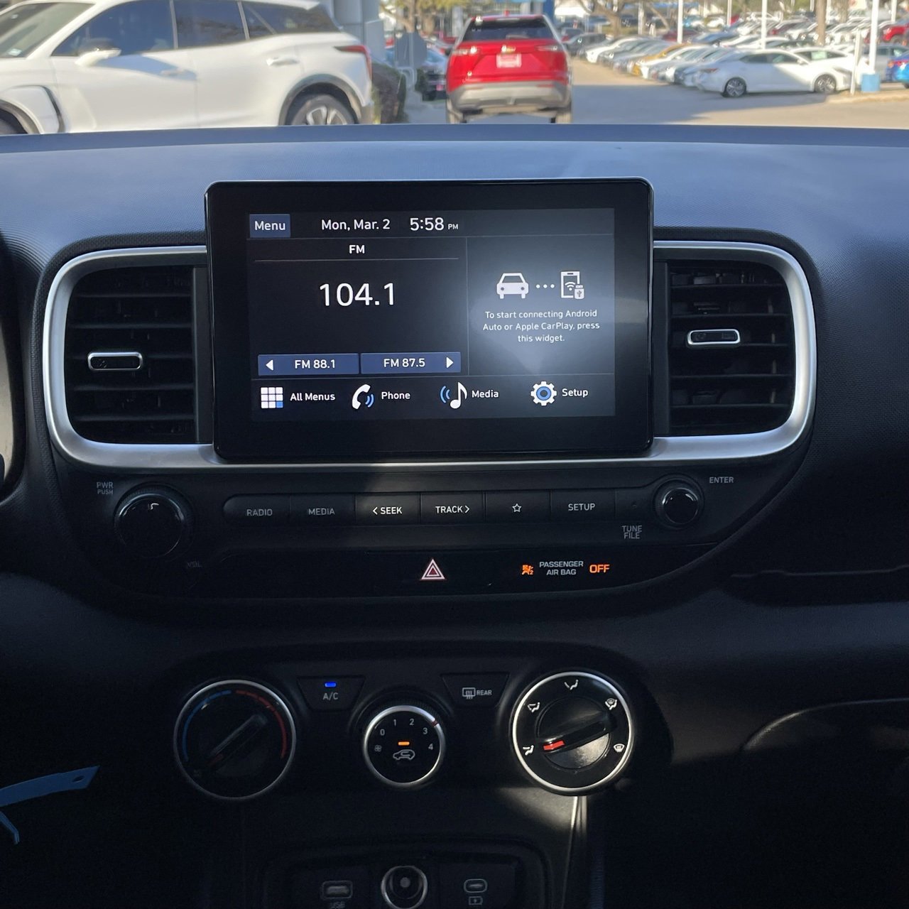 Used 2025 Hyundai Venue SE image 16