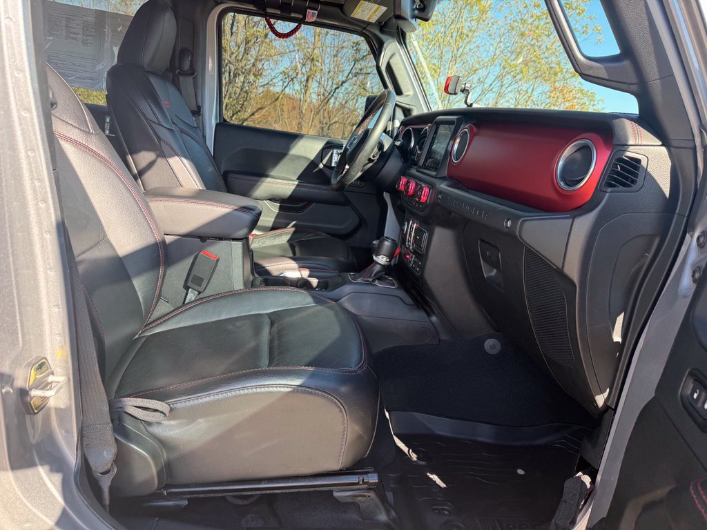 Used 2018 Jeep Wrangler Unlimited Rubicon w/ Dual Top Group AWD/4WD image 22