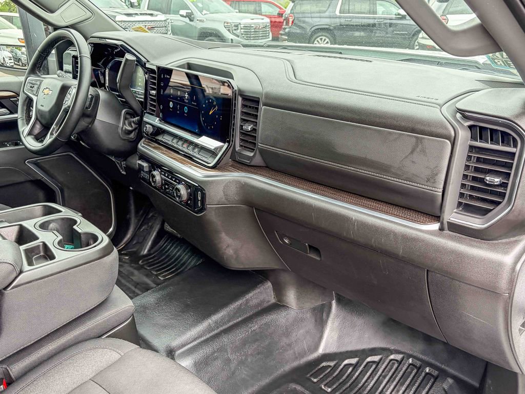 Used 2025 Chevrolet Silverado 2500 LT w/ Convenience Package image 36