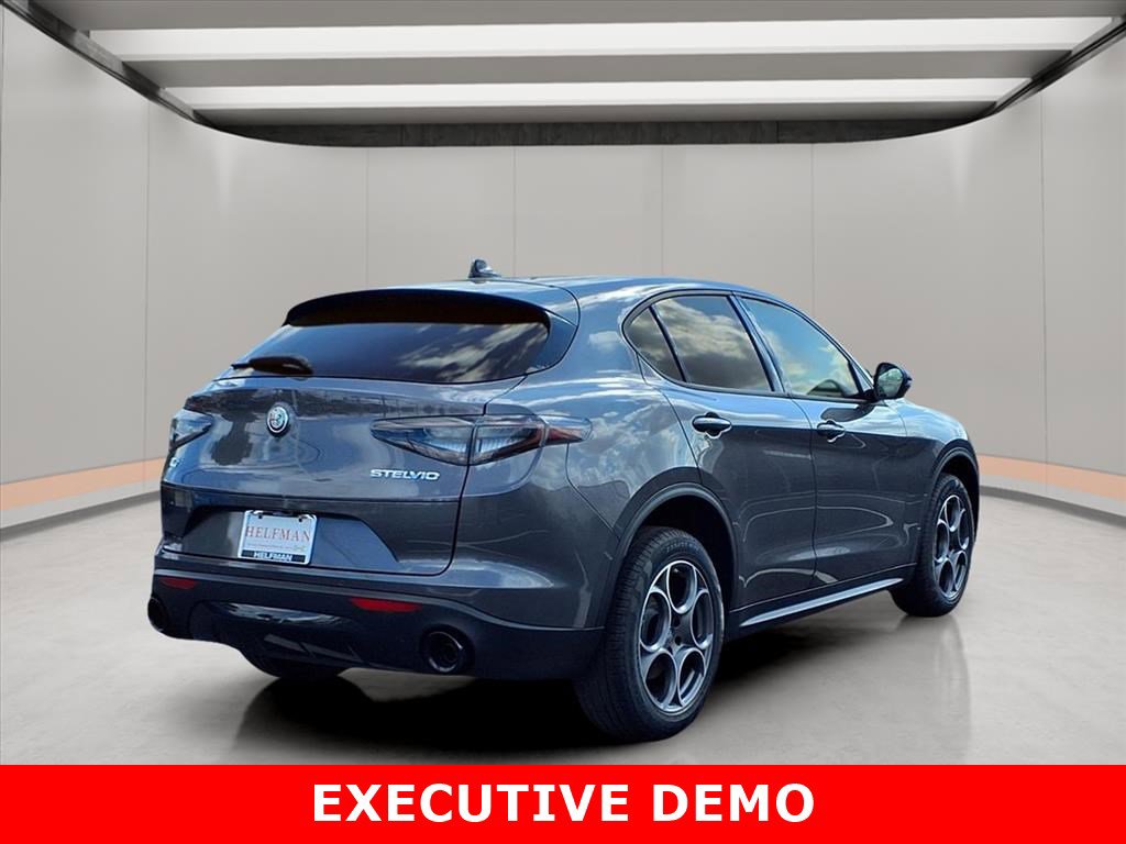 New 2025 Alfa Romeo Stelvio Sprint image 6