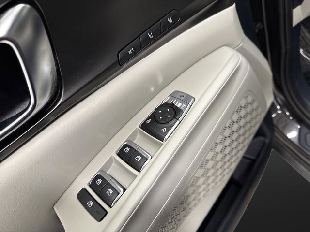 Used 2025 Kia Carnival SX image 30