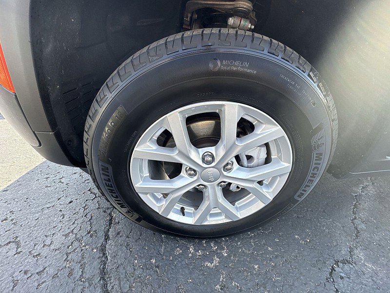 Used 2024 Jeep Grand Cherokee Limited image 32