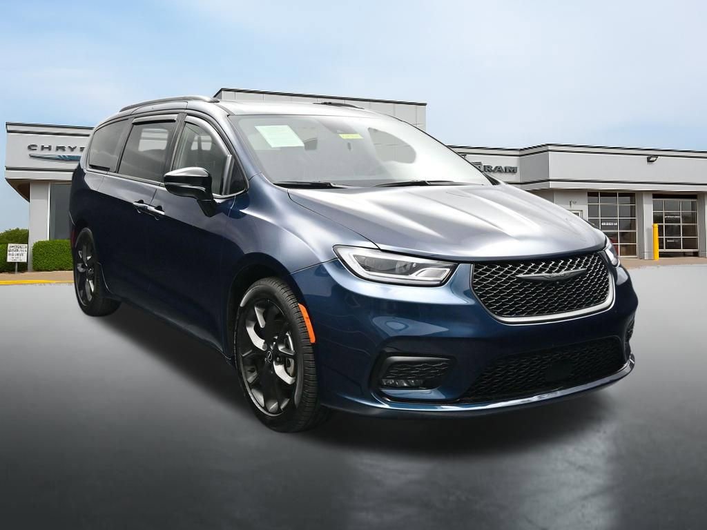 Used 2025 Chrysler Pacifica Limited FWD image 7