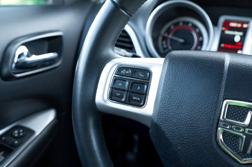 Used 2018 Dodge Journey SE w/ Connectivity Group FWD image 24