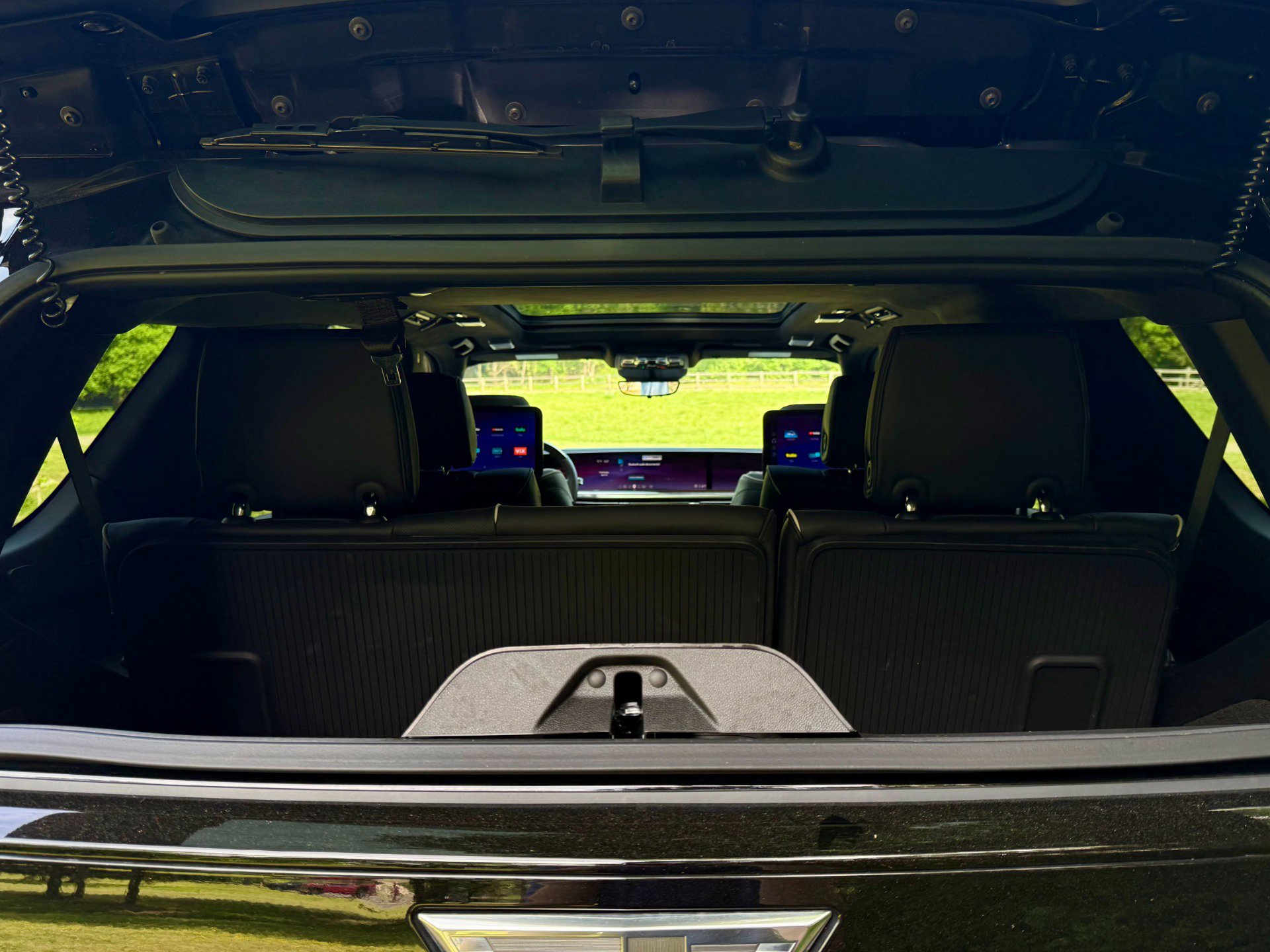 Used 2025 Cadillac Escalade Sport Platinum w/ LPO, ONYX Package image 33