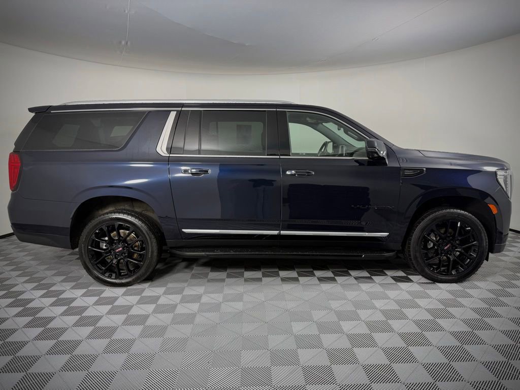 Used 2023 GMC Yukon XL SLT w/ SLT Premium Package image 10