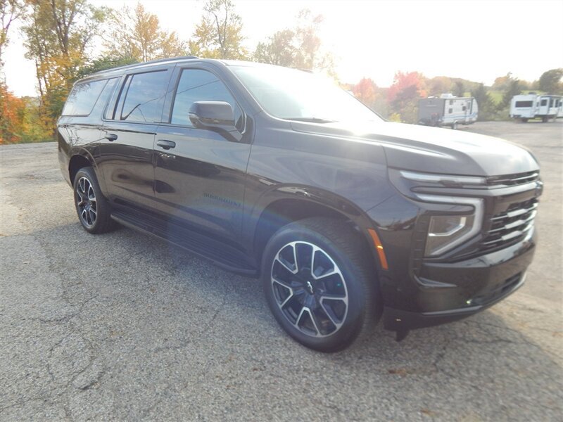 Used 2026 Chevrolet Suburban RST w/ RST Capability Package AWD/4WD image 6