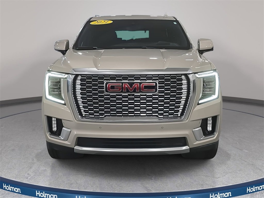 Used 2021 GMC Yukon Denali w/ Denali Premium Package image 3