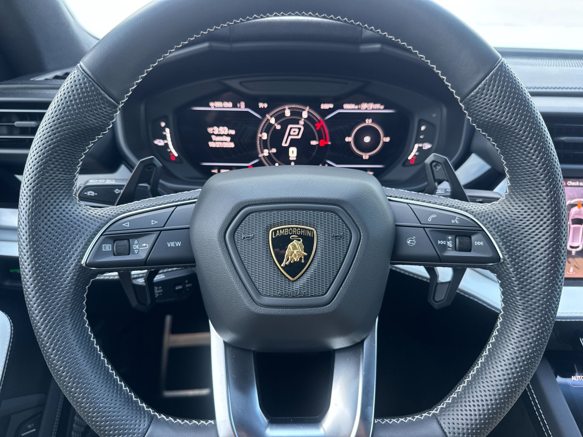 Used 2025 Lamborghini Urus SE AWD/4WD image 28