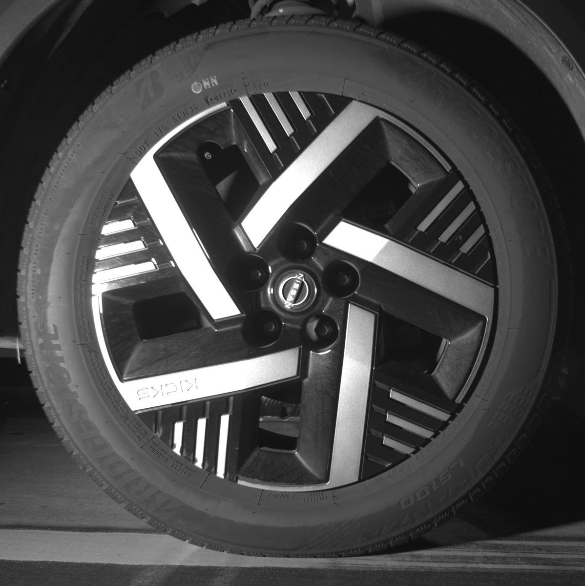 Used 2025 Nissan Kicks SV image 13