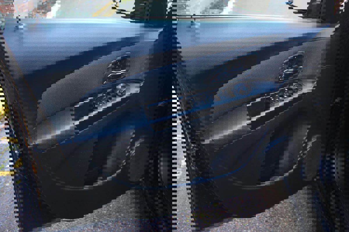 Used 2016 Chevrolet Cruze LT w/ Technology Package image 14