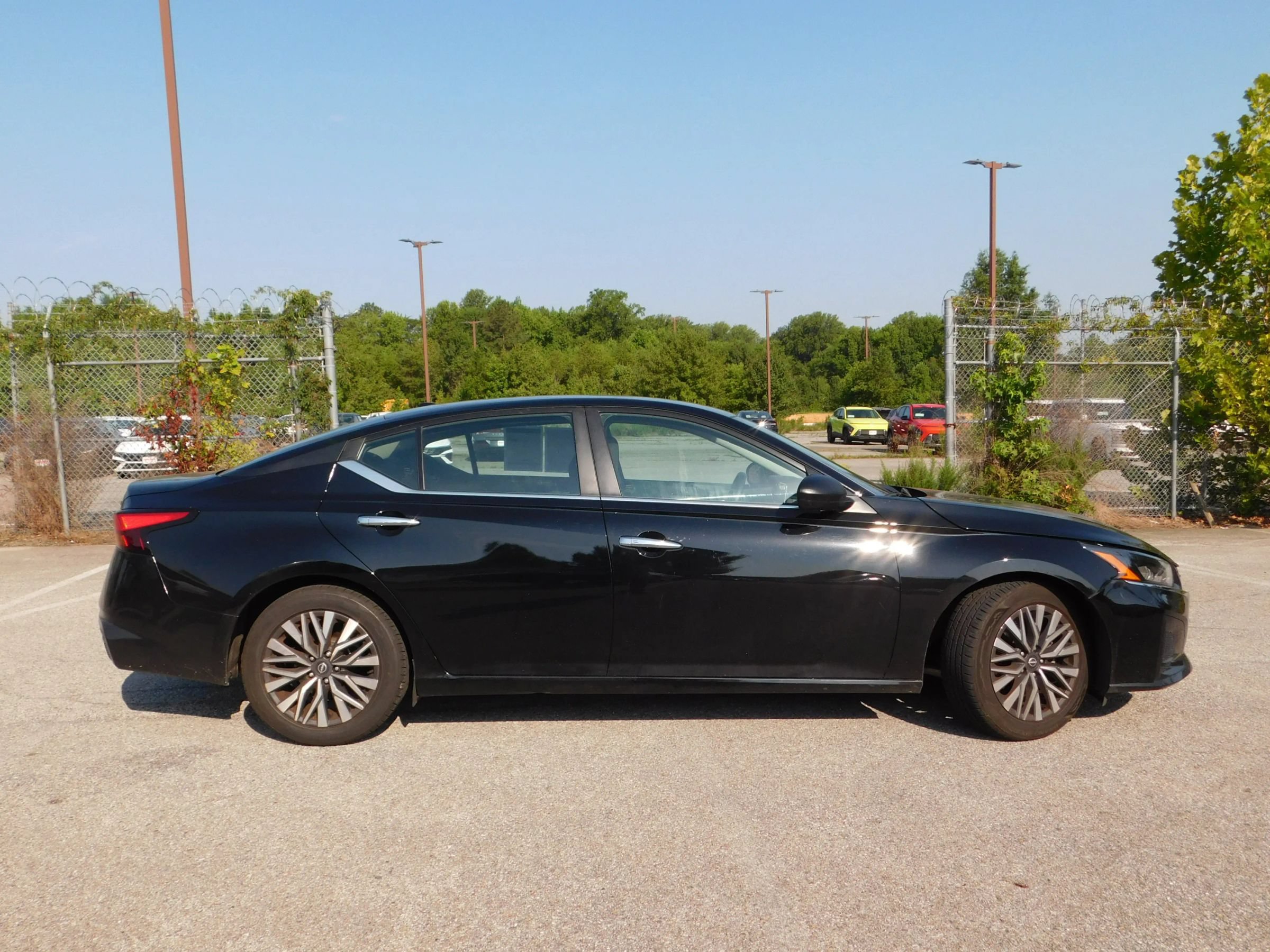 Used 2024 Nissan Altima 2.5 SV FWD image 4