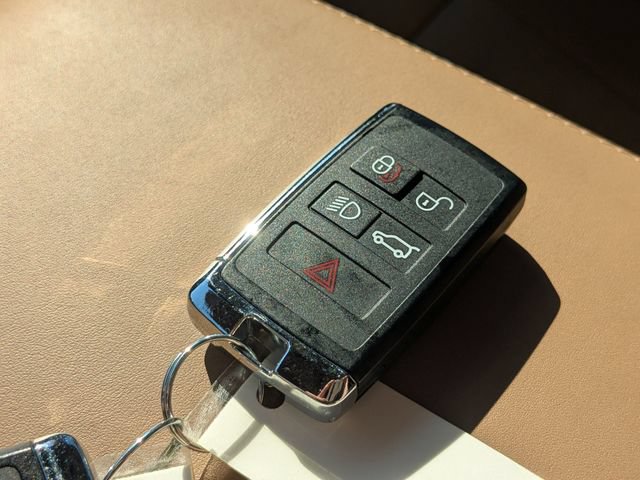 Certified 2025 Land Rover Range Rover SV AWD/4WD image 28