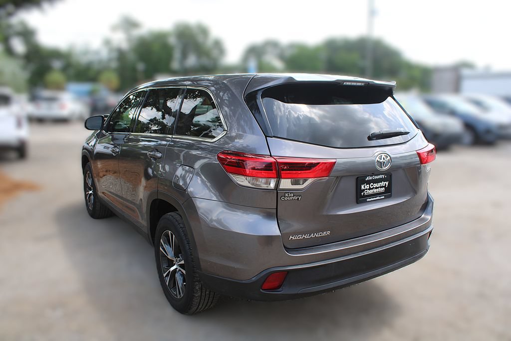 Used 2019 Toyota Highlander LE FWD image 11