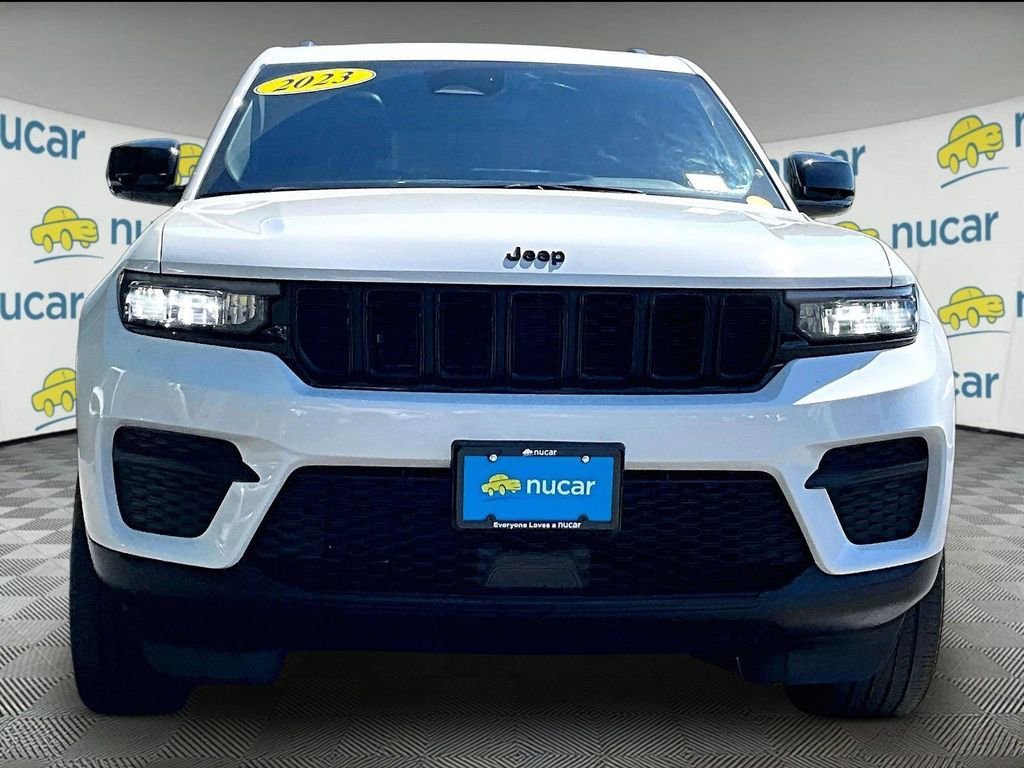 Used 2023 Jeep Grand Cherokee Altitude AWD/4WD image 2