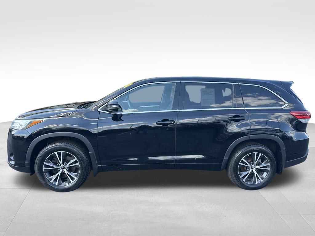 Used 2017 Toyota Highlander LE w/ Carpet Mat Package AWD/4WD image 2