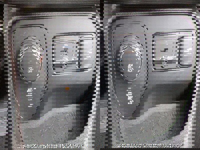 Used 2017 Jeep Renegade Limited image 28