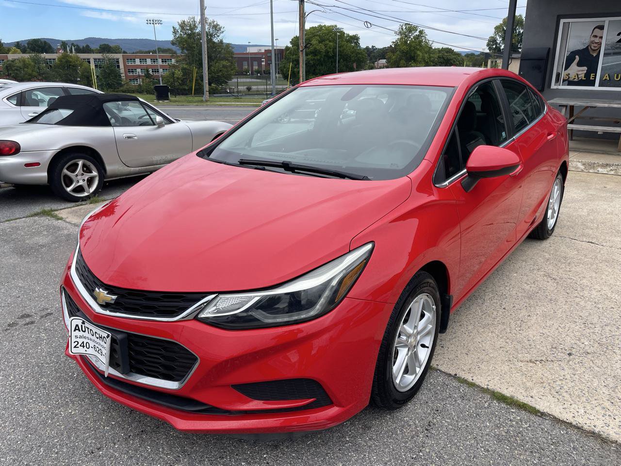 Used 2018 Chevrolet Cruze LT FWD image 4