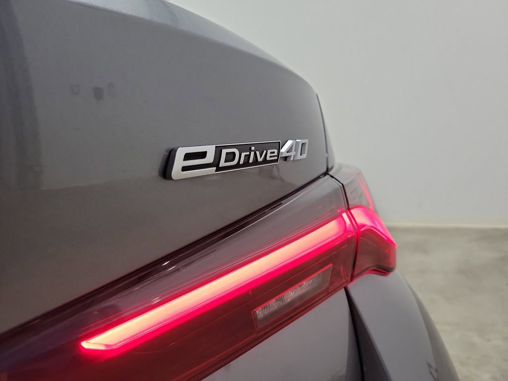 Used 2025 BMW i4 eDrive40 image 8