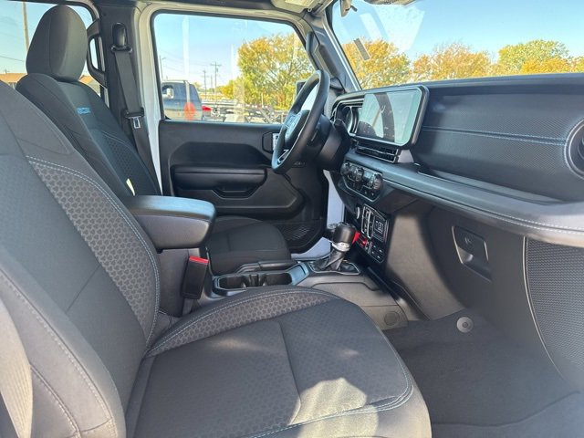 Used 2024 Jeep Wrangler Unlimited Rubicon 4xe image 18