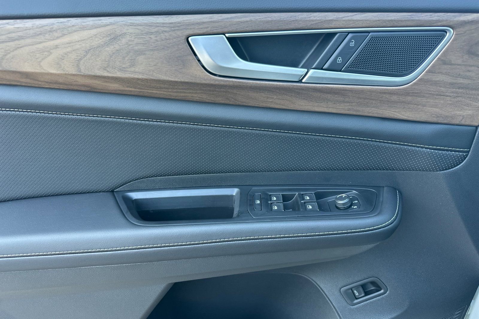 New 2026 Volkswagen Atlas SE image 10