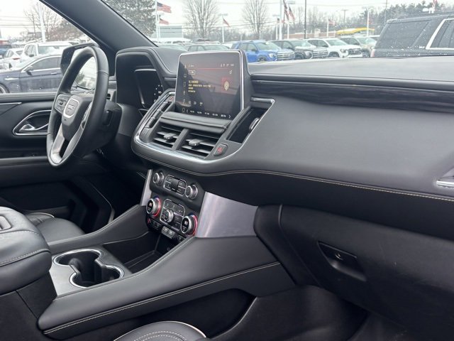 Used 2023 GMC Yukon XL SLT w/ SLT Premium Package image 15