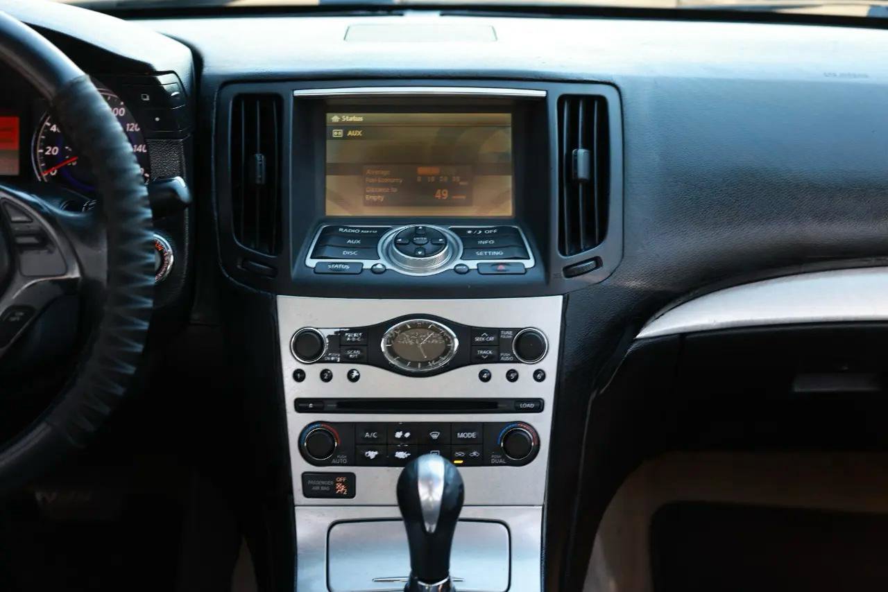 Used 2009 INFINITI G37 Journey w/ Premium Pkg image 32