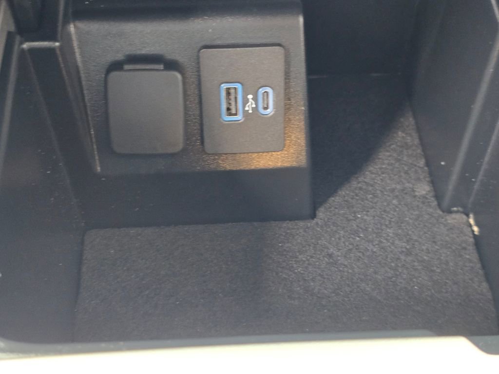 Used 2024 Ford Explorer XLT w/ Equipment Group 202A AWD/4WD image 30