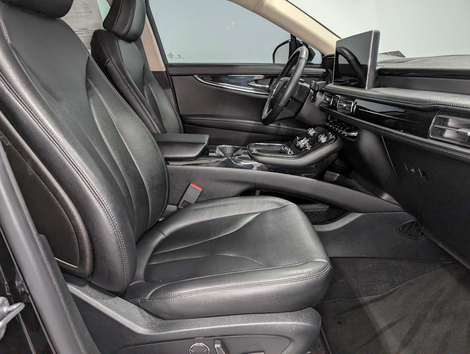 Used 2022 Lincoln Nautilus AWD w/ Premium Package image 40