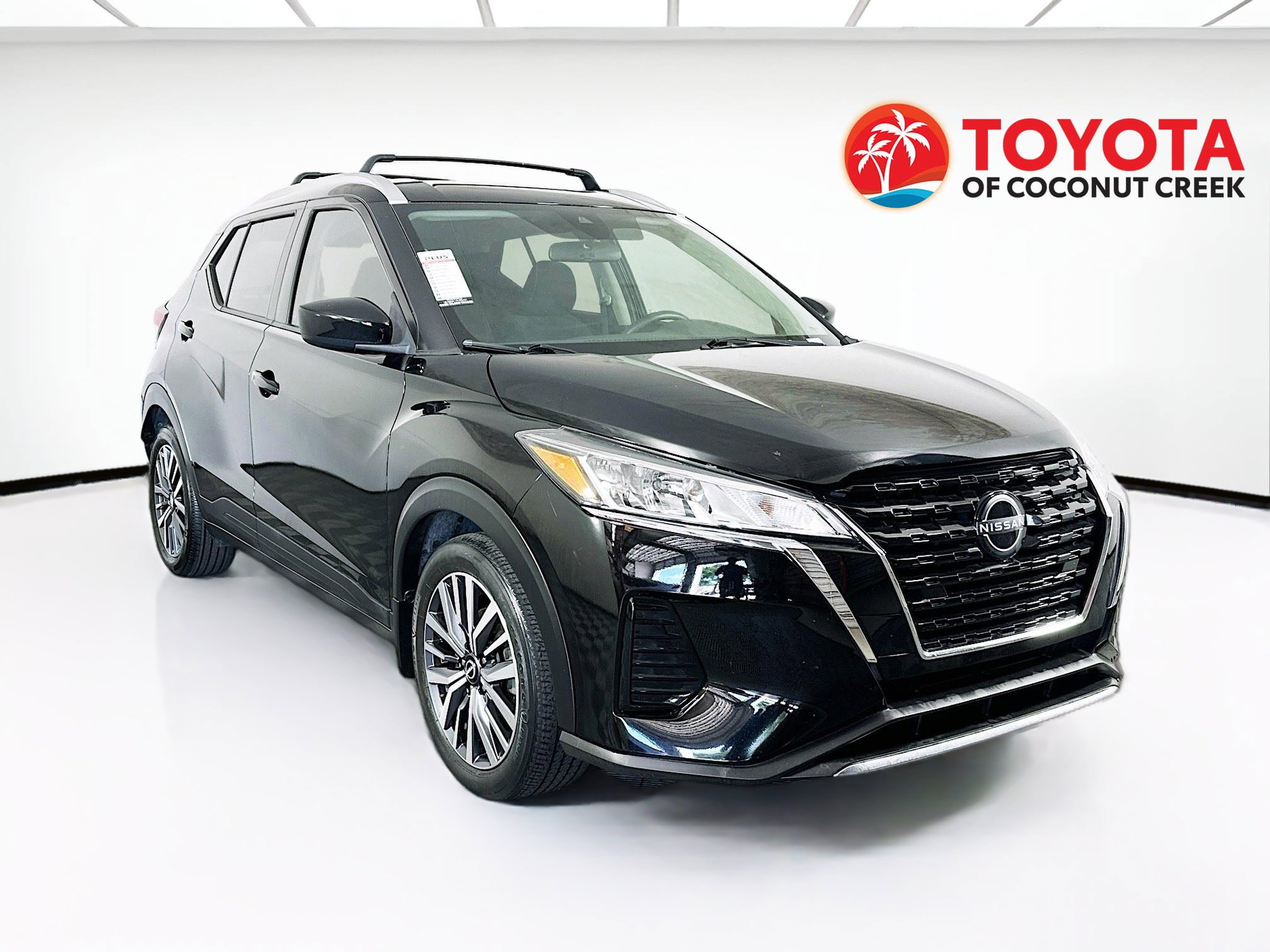 Used 2022 Nissan Kicks SV w/ Exterior Package FWD image 1