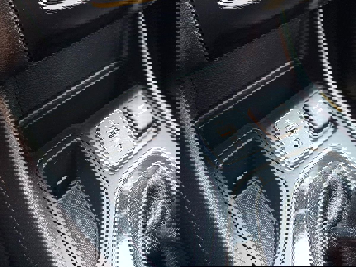 Used 2020 Jeep Cherokee Limited image 44