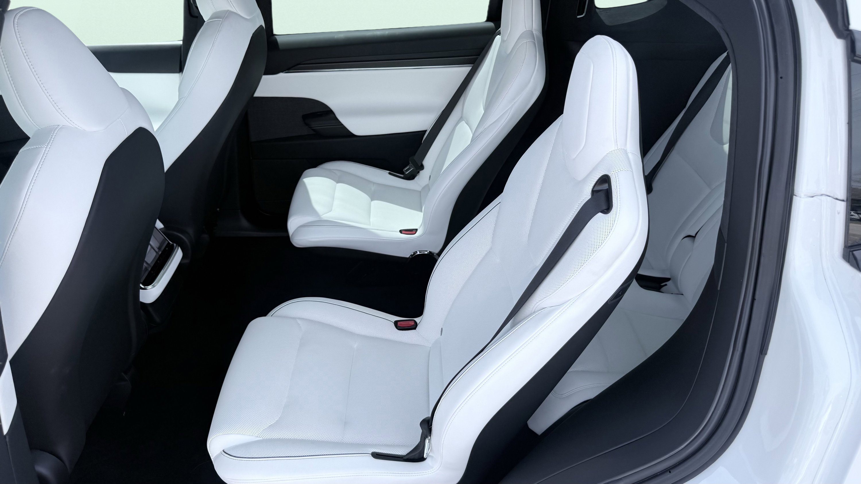 Used 2024 Tesla Model X Plaid image 5