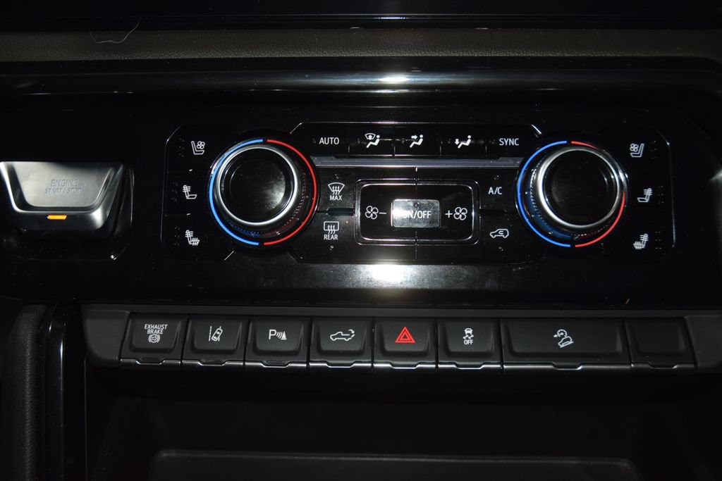 Used 2024 GMC Sierra 2500 AT4 w/ AT4 Premium Plus Package AWD/4WD image 37