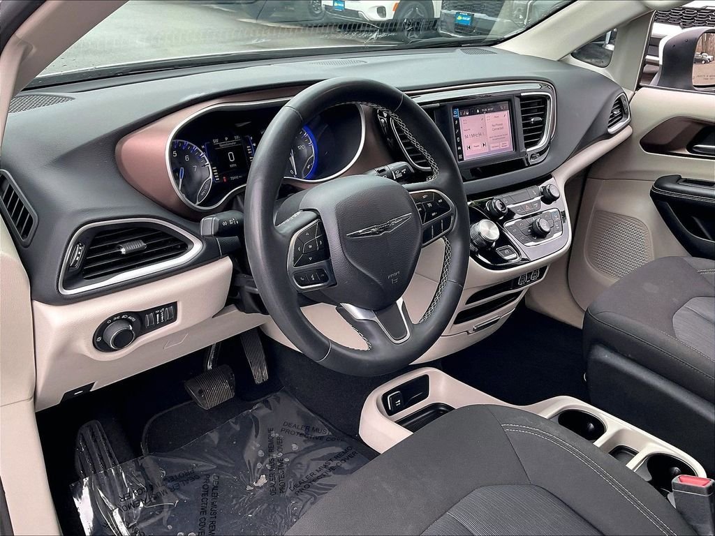 Used 2023 Chrysler Voyager LX FWD image 8