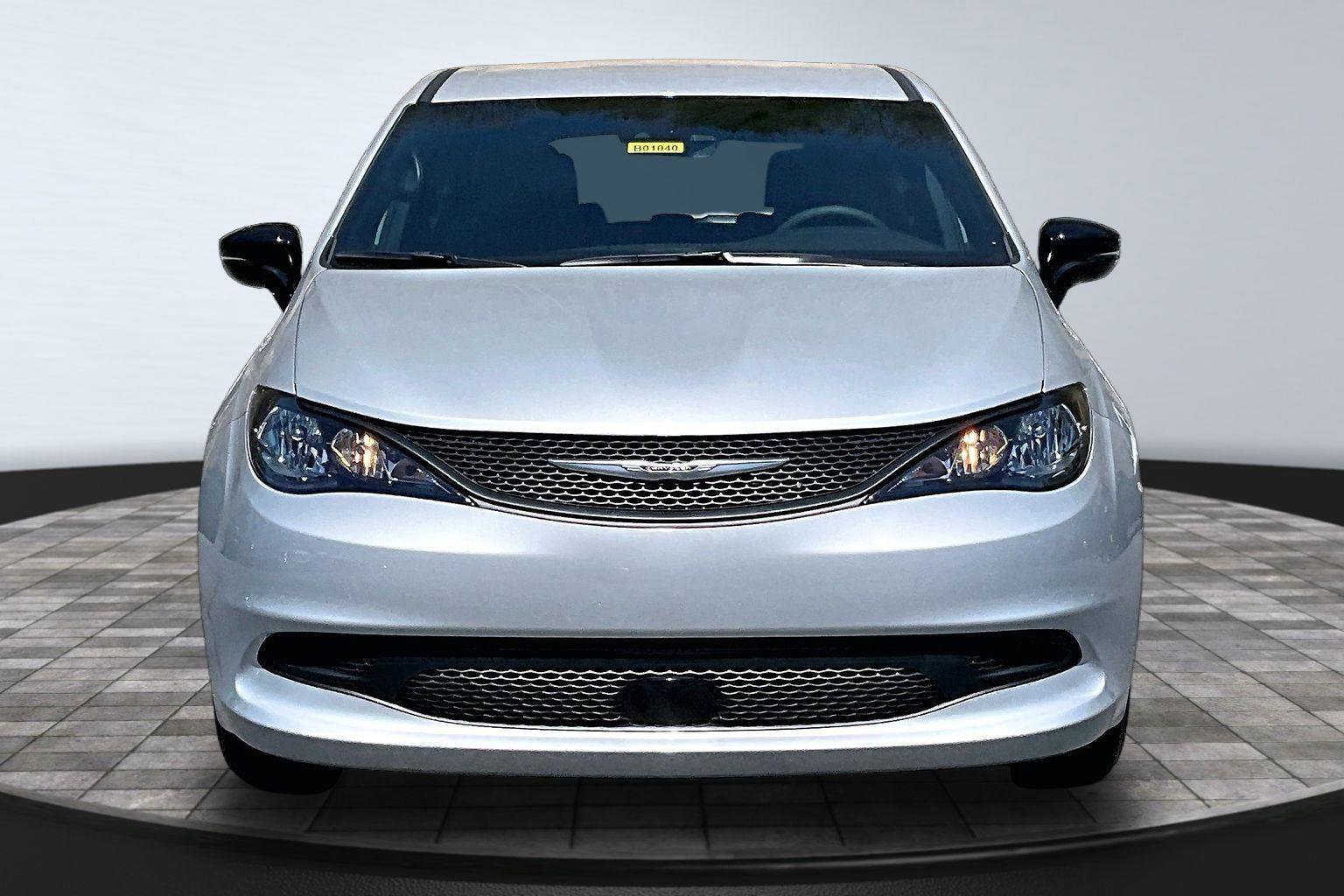 Used 2026 Chrysler Voyager LX FWD image 4