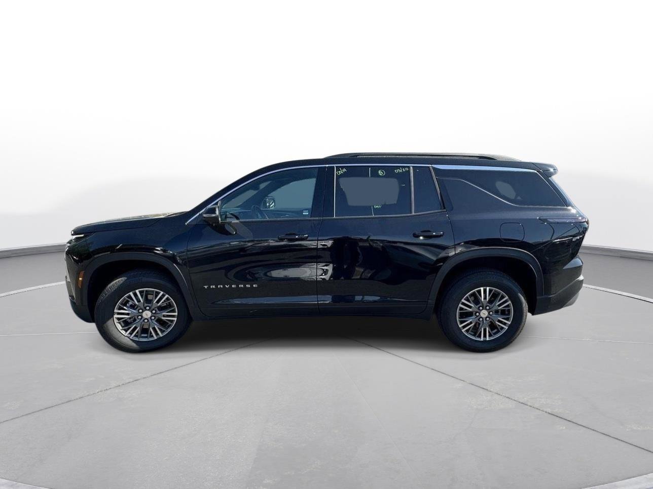 Used 2025 Chevrolet Traverse LT w/ Driver Confidence Package image 11