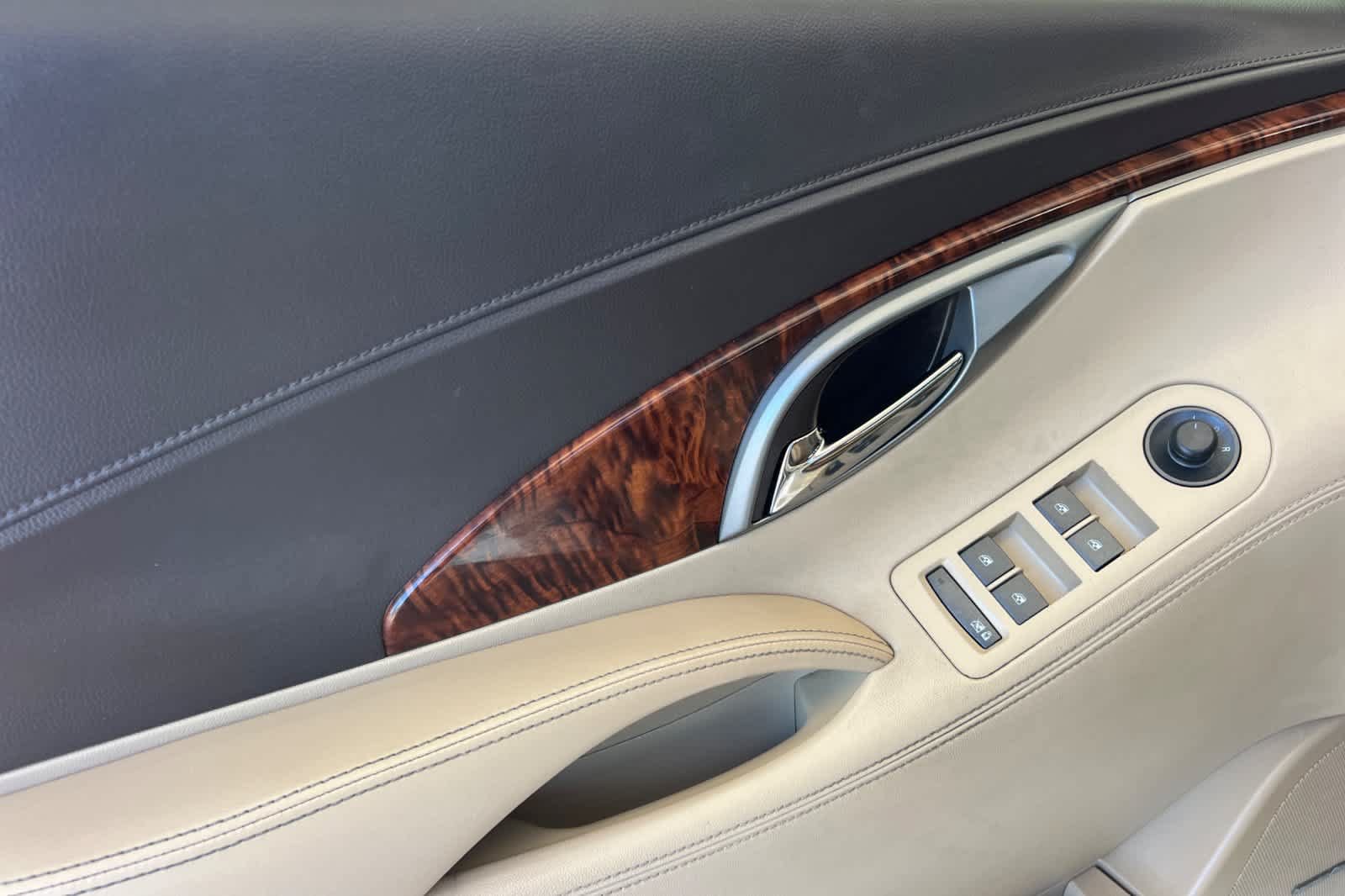 Used 2013 Buick LaCrosse Leather w/ Entertainment Package FWD image 12